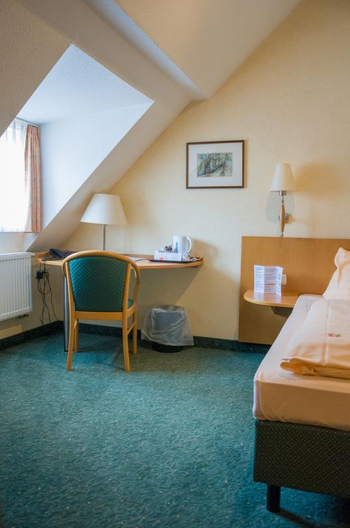 Domizil Alte Post Hotel Püttlingen Exterior foto