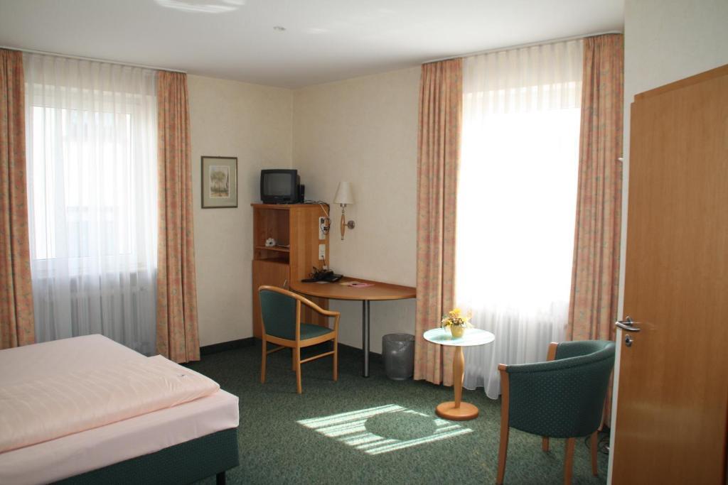 Domizil Alte Post Hotel Püttlingen Exterior foto